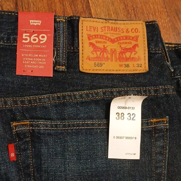Levi's Men's Relaxed Fit Jeans in Dark Indigo - Picture 2 of 3